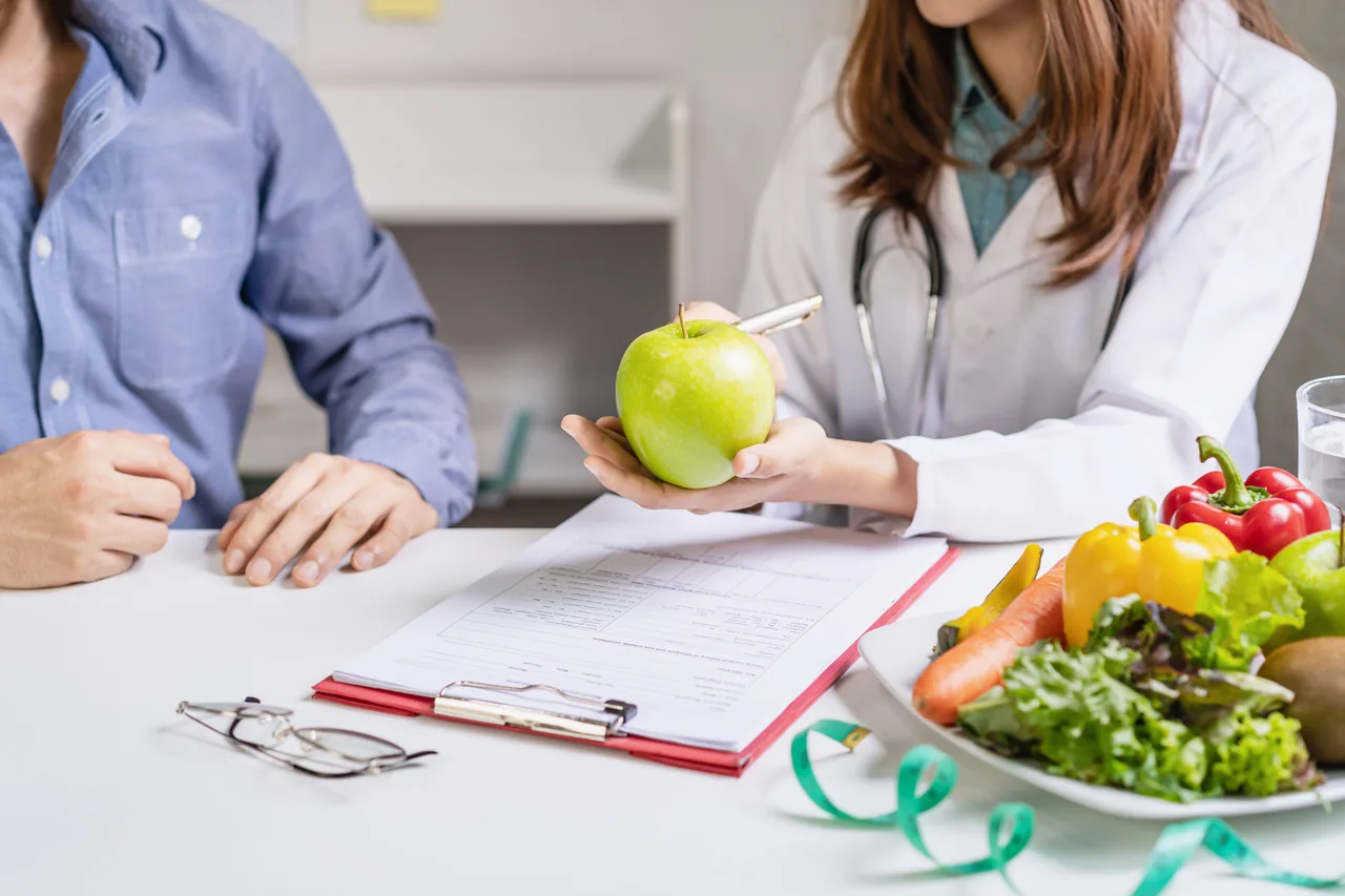 Nutrition professional discussing food choices during a consultation